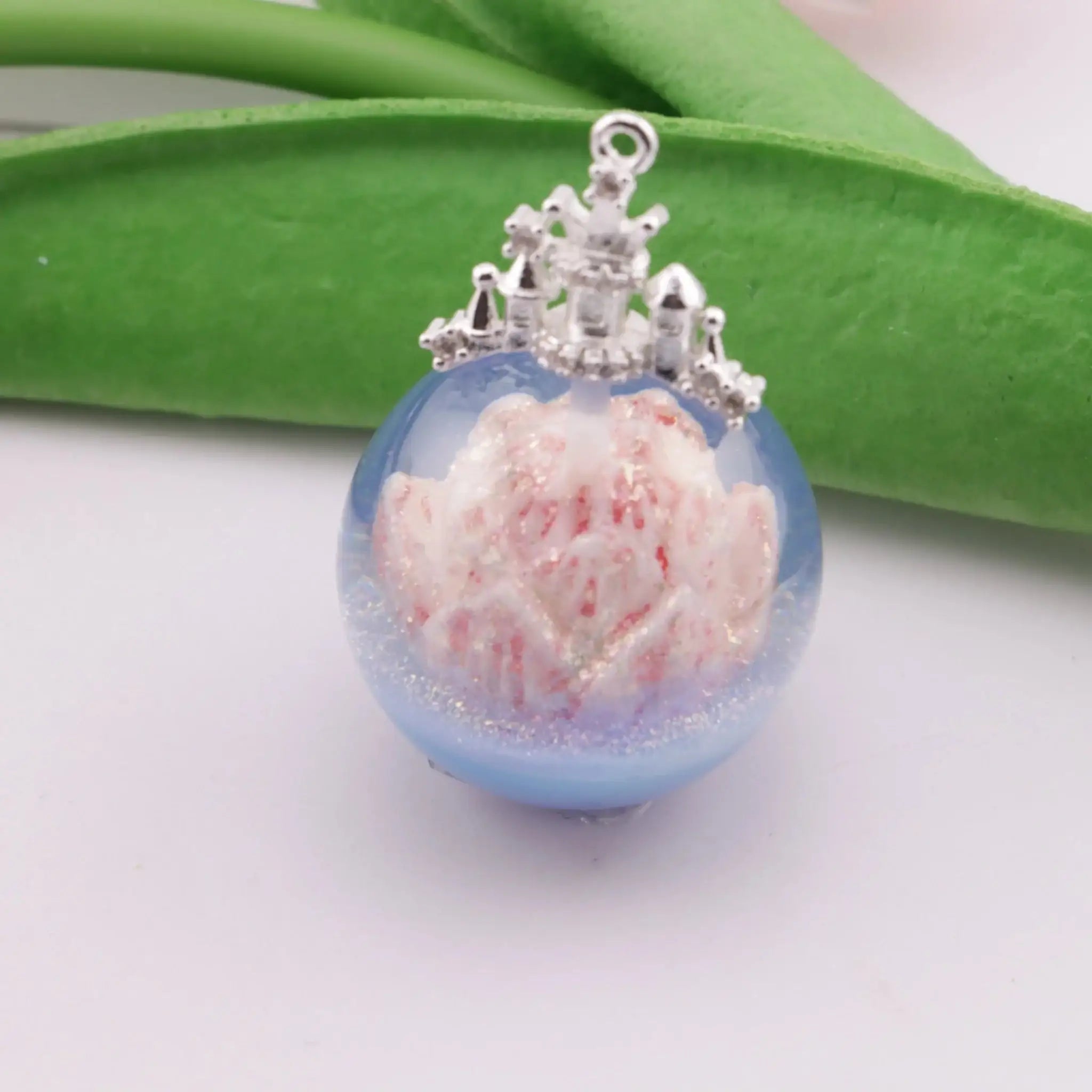 FS6243-30mm Glow-in-the-Dark Lotus Resin Half-Hole Beads -Zoe DIY Wholesale
