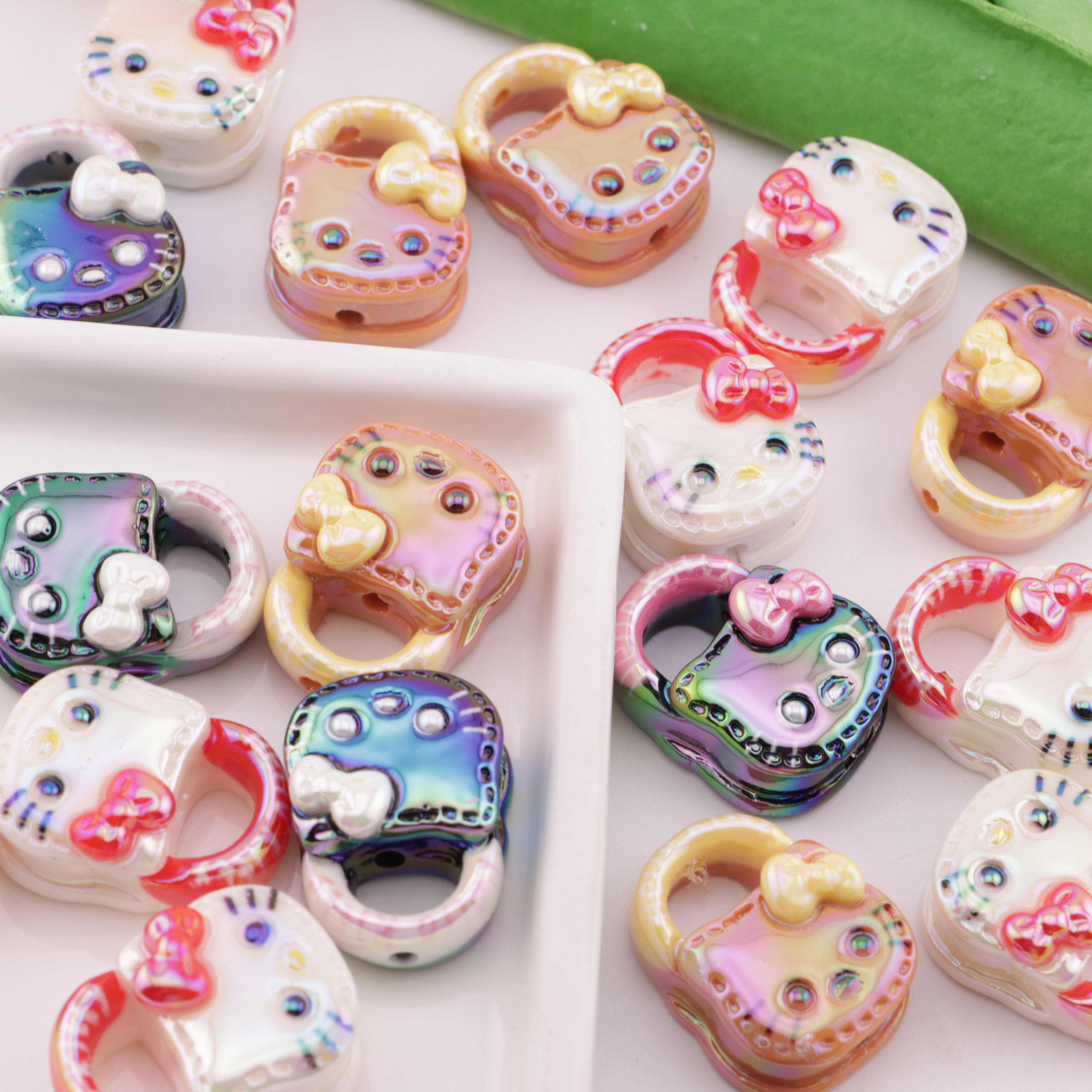 FS6360- 22×17×10 Mm HK Resin Beads Through-Hole Zoe's DIY Shop