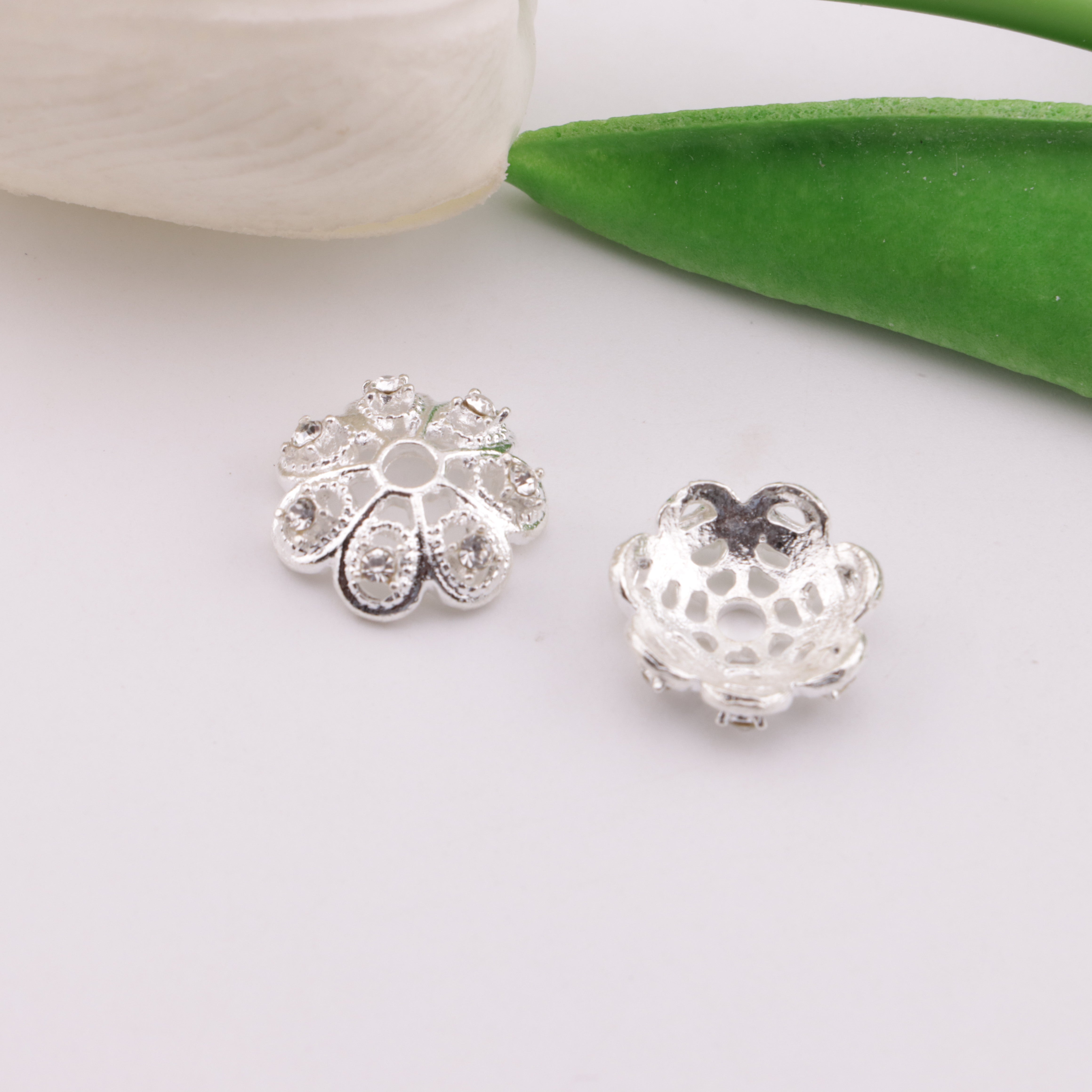 FS6365- 14mm Flower Beads With Diamonds As Separators Zoe's DIY Shop