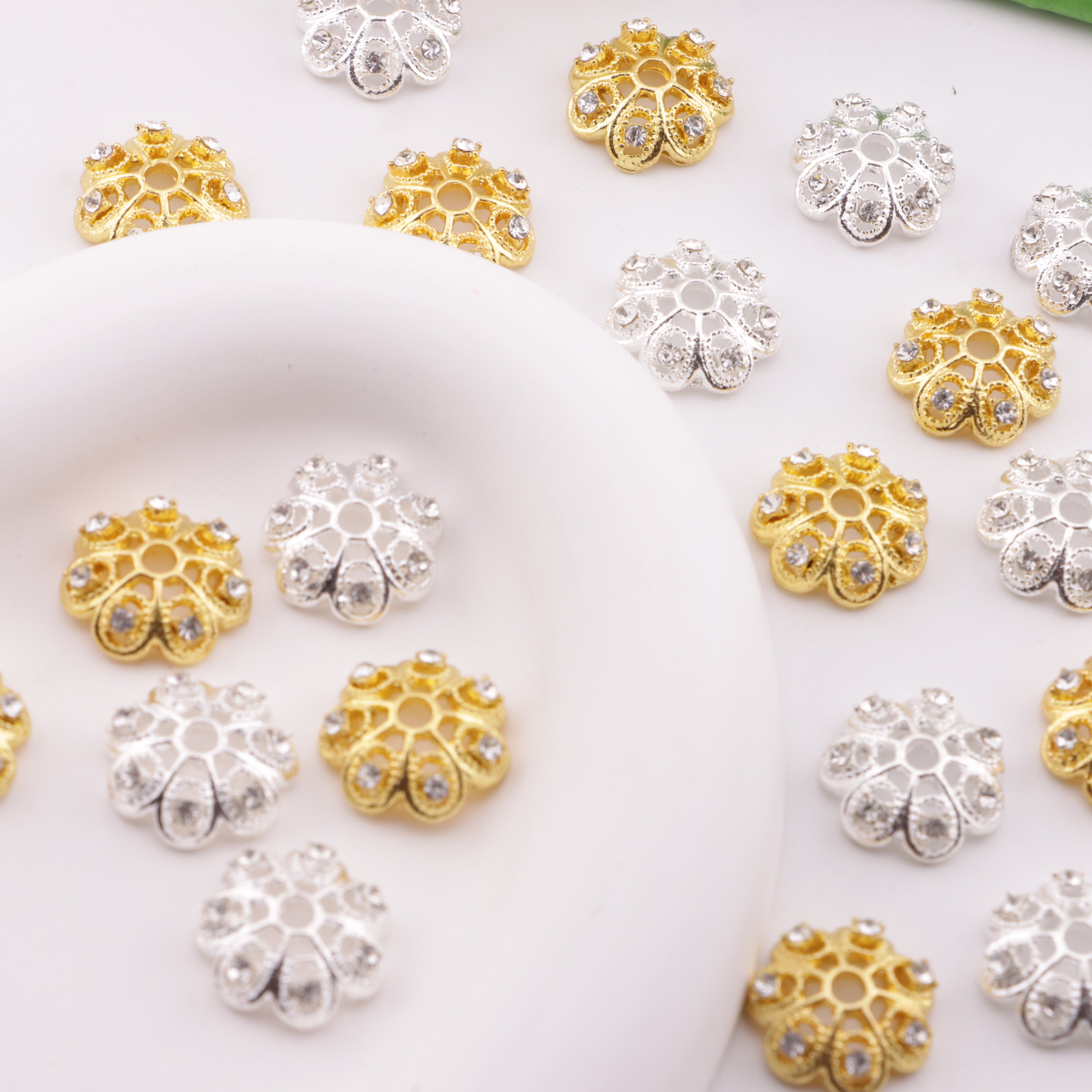 FS6365- 14mm Flower Beads With Diamonds As Separators Zoe's DIY Shop