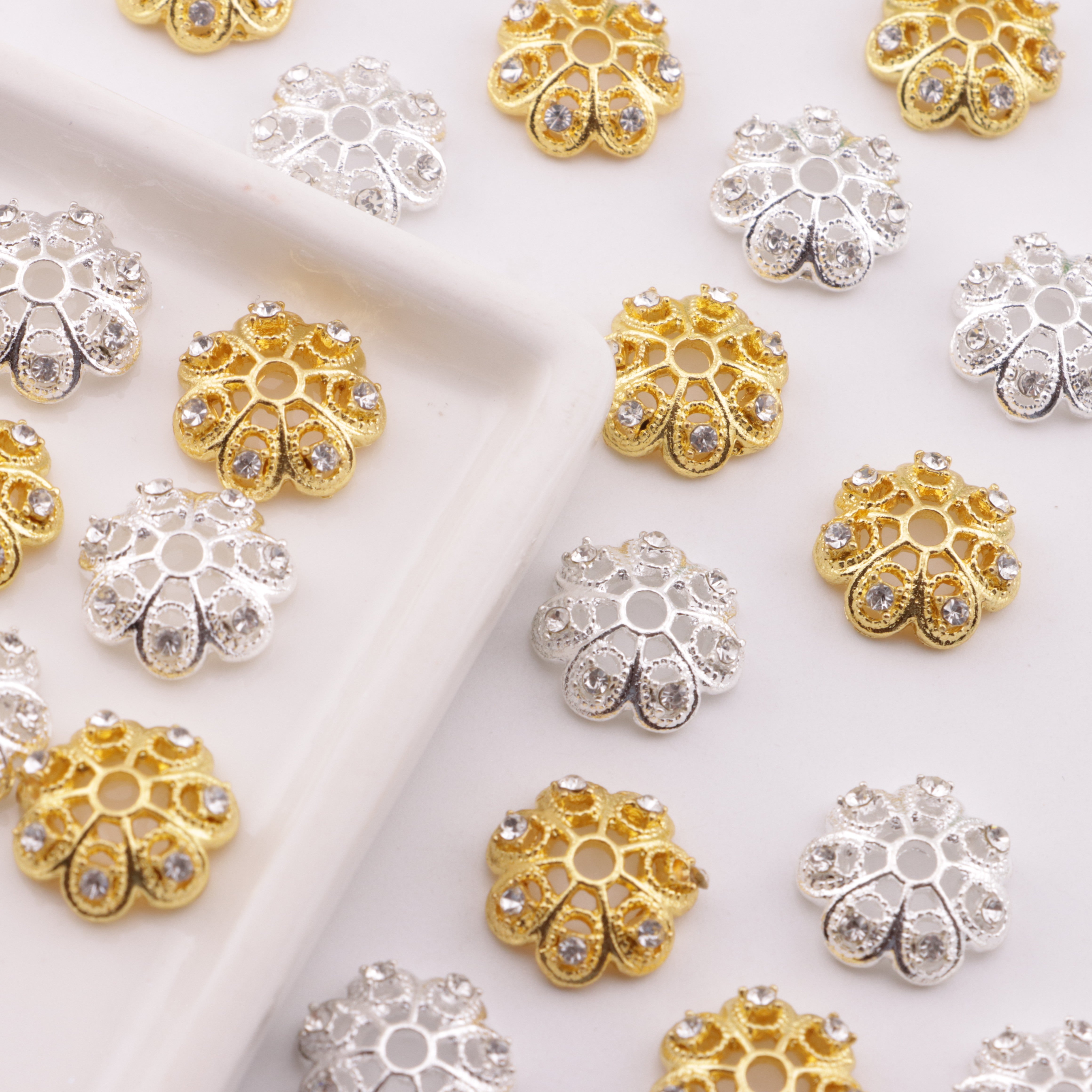 FS6365- 14mm Flower Beads With Diamonds As Separators Zoe's DIY Shop