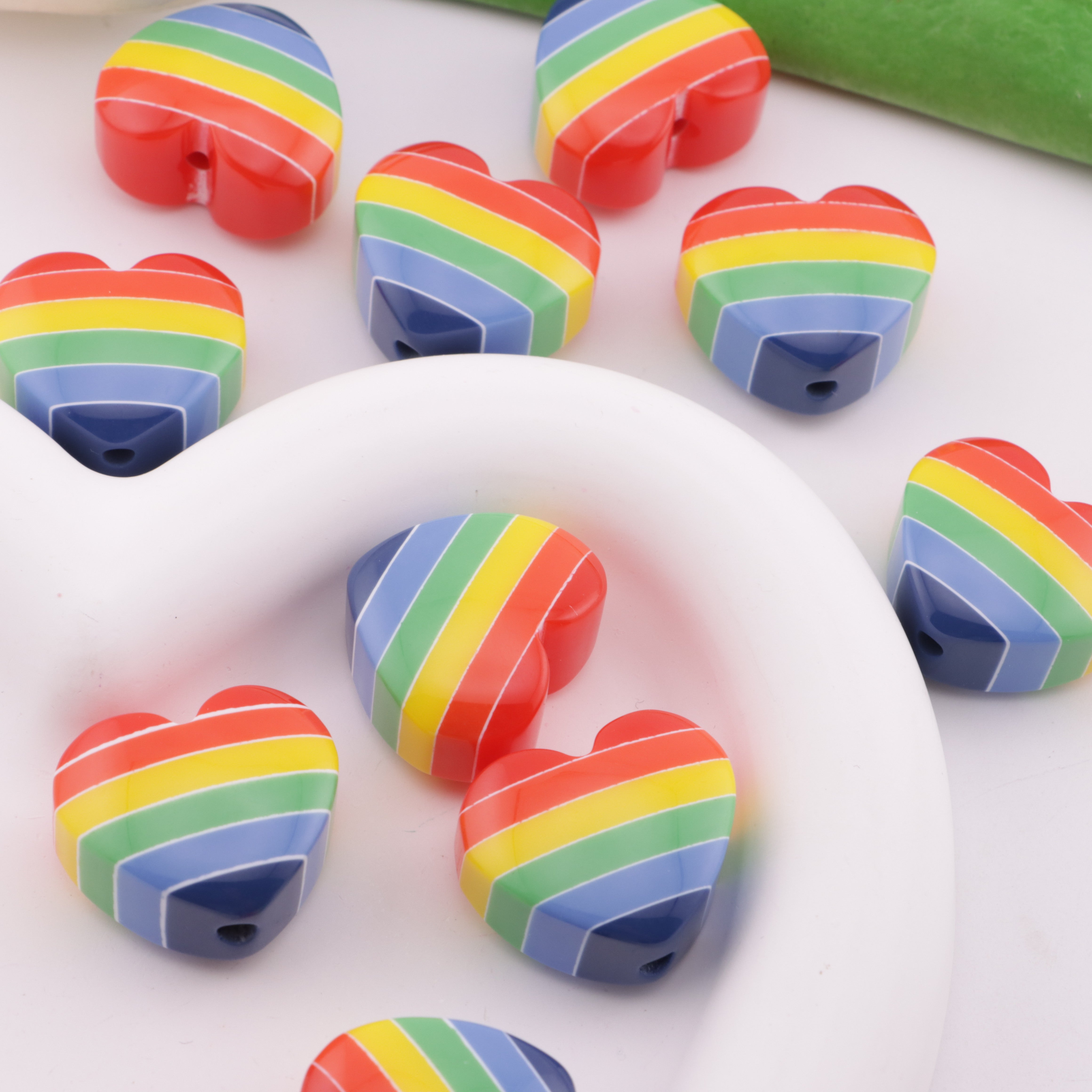 FS6371- 21×25mm Rainbows Heart Beads Zoe's DIY Shop