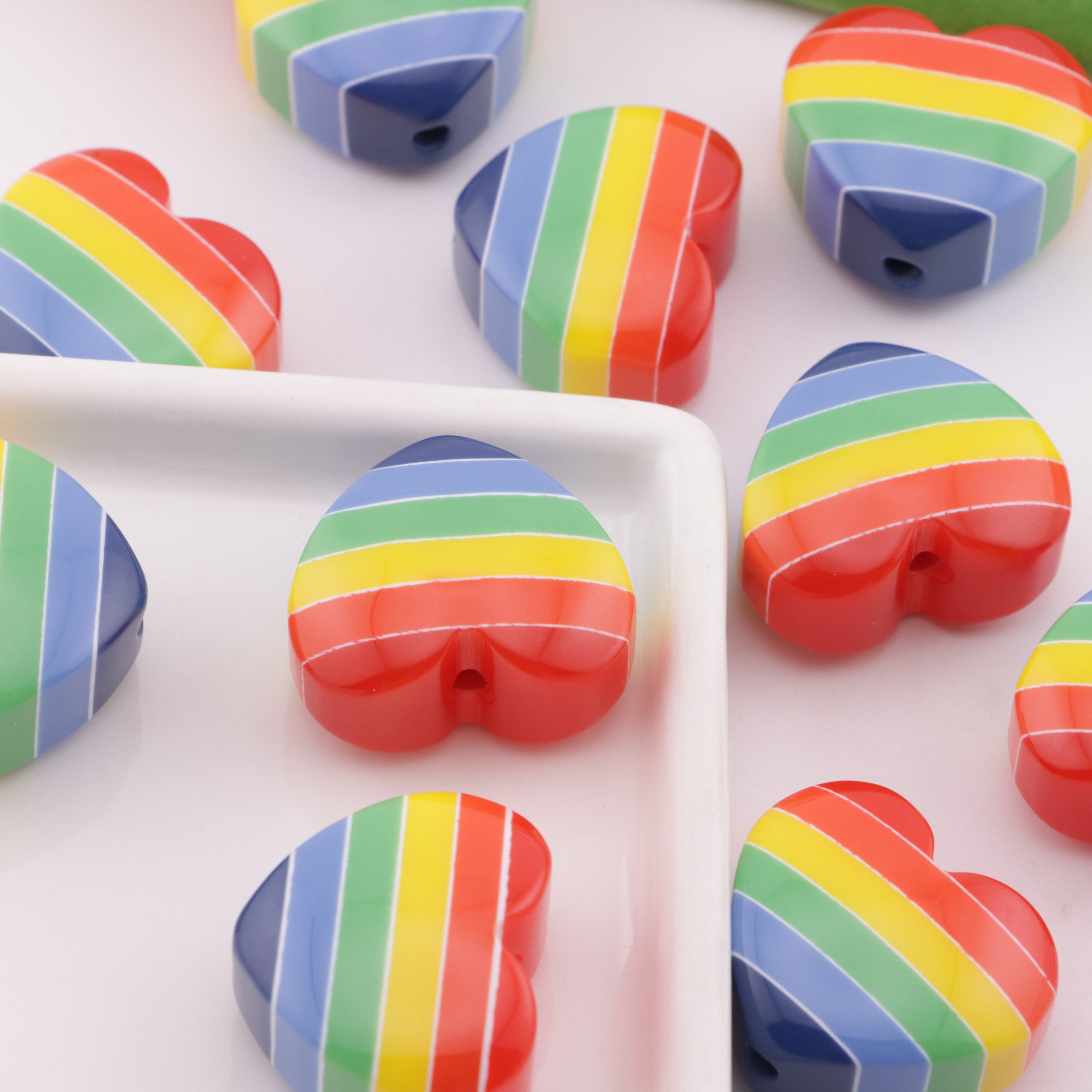FS6371- 21×25mm Rainbows Heart Beads Zoe's DIY Shop