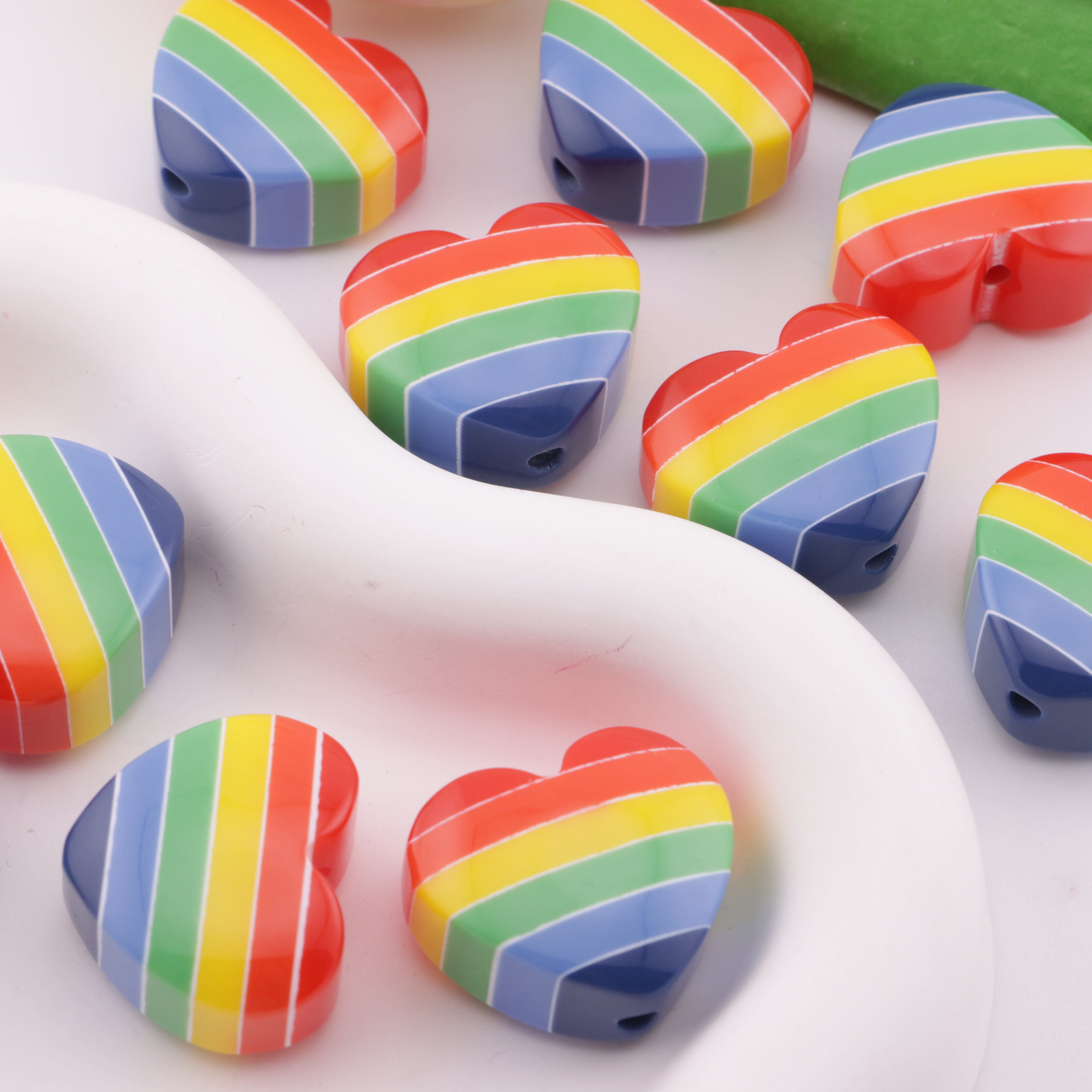 FS6371- 21×25mm Rainbows Heart Beads Zoe's DIY Shop