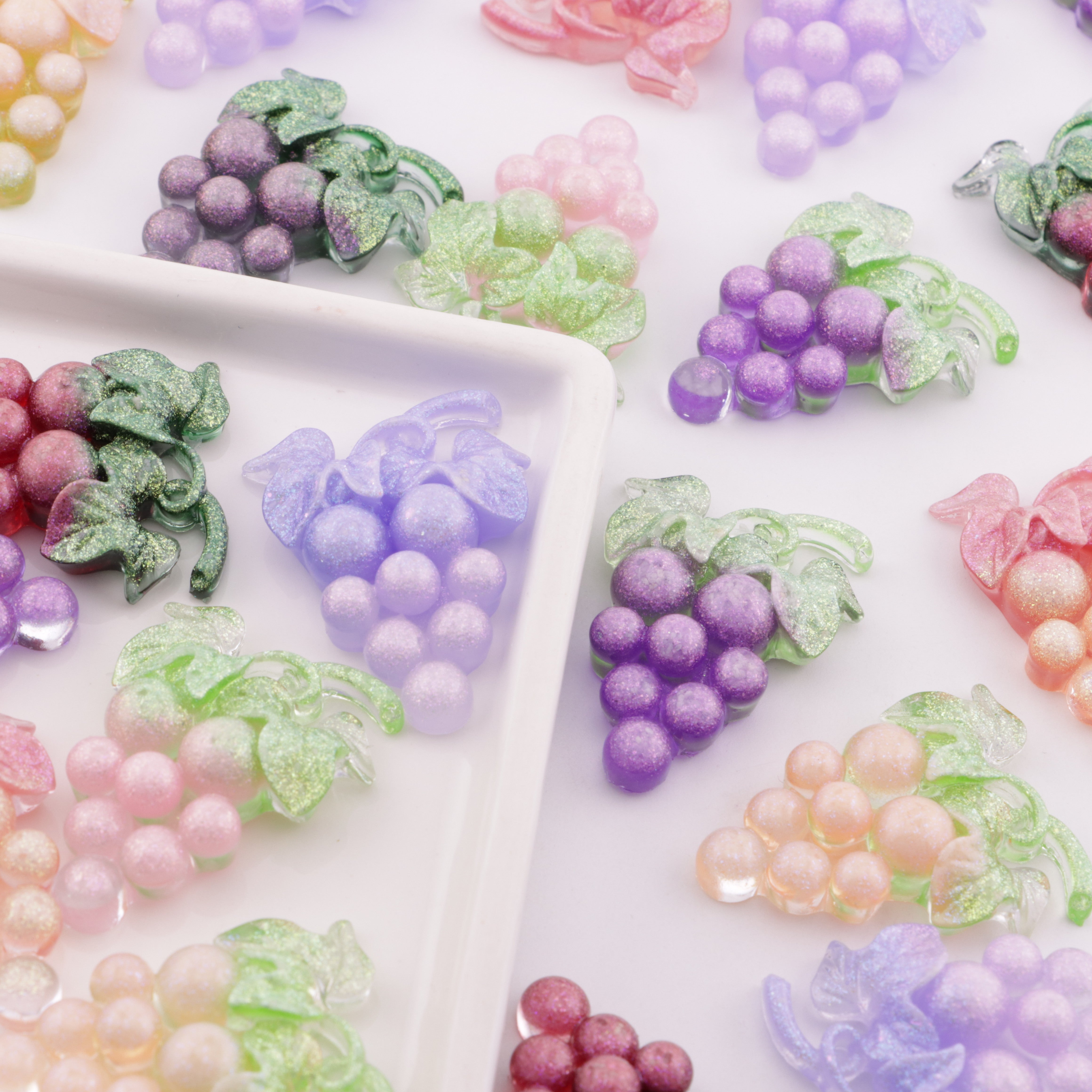 FS6384- 35×26Mm Luminous Grape Charms Zoe's DIY Shop