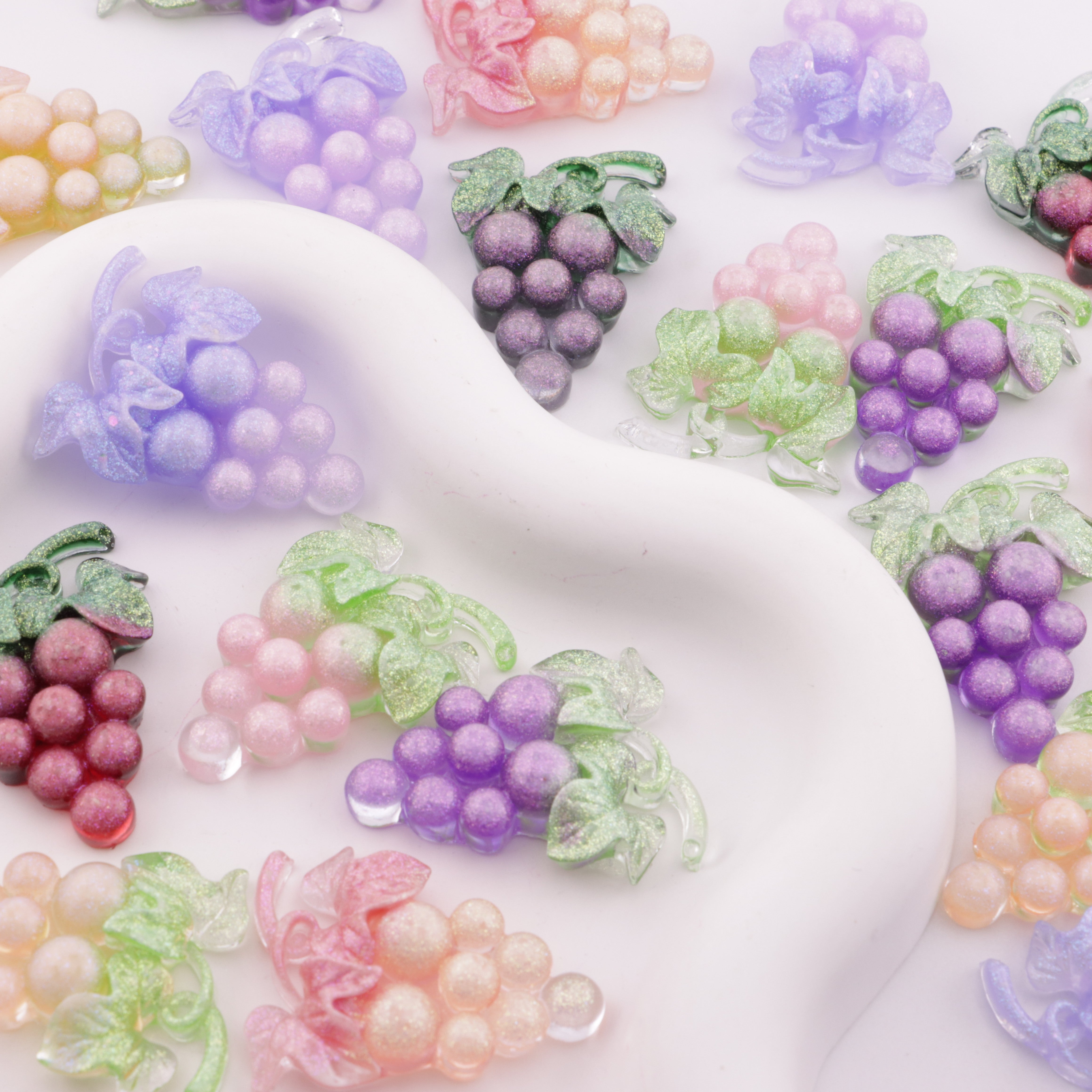 FS6384- 35×26Mm Luminous Grape Charms Zoe's DIY Shop