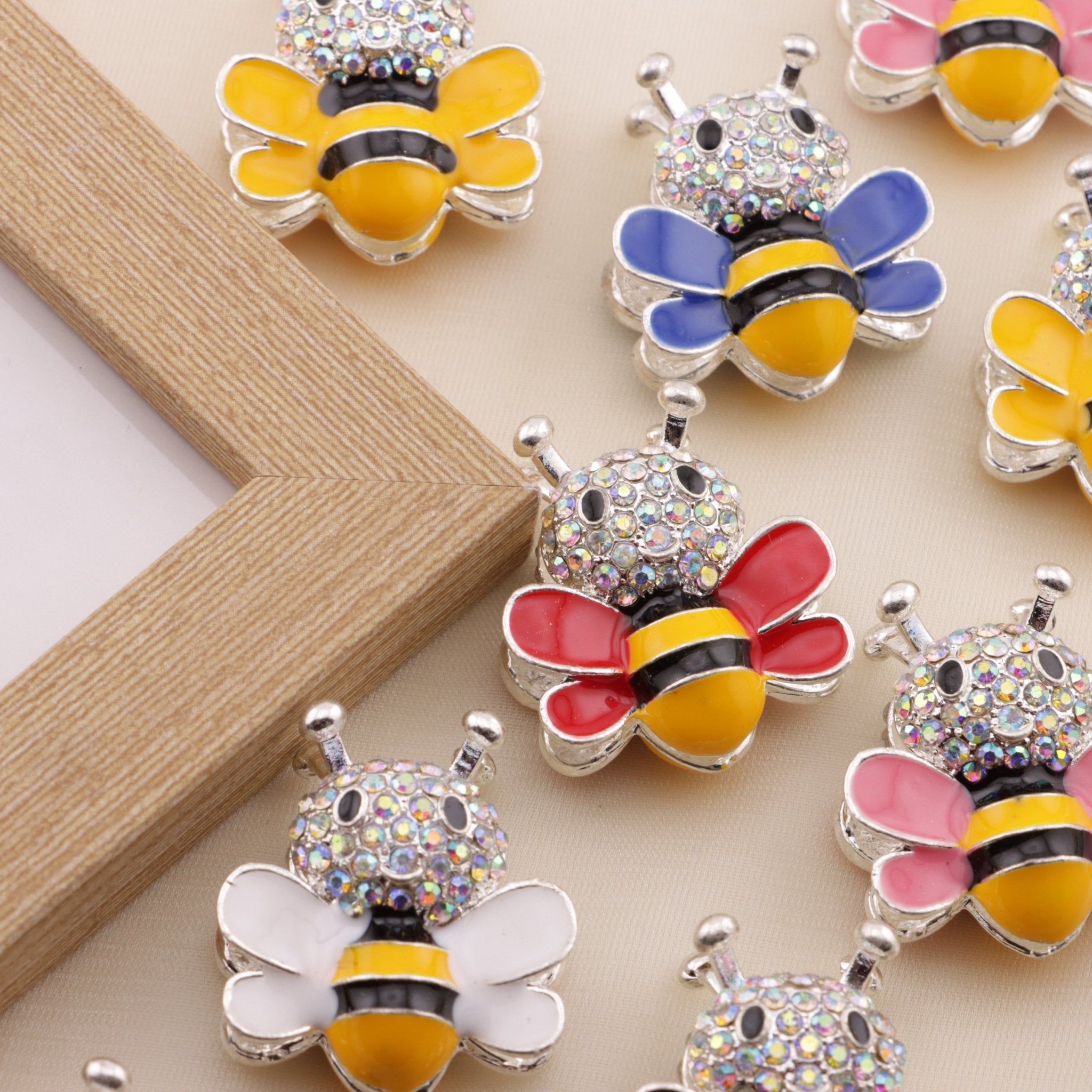 FS6488- Approximately 2.9×2.5Cm Bee Four-Hole Alloy Beads Zoe's DIY Shop