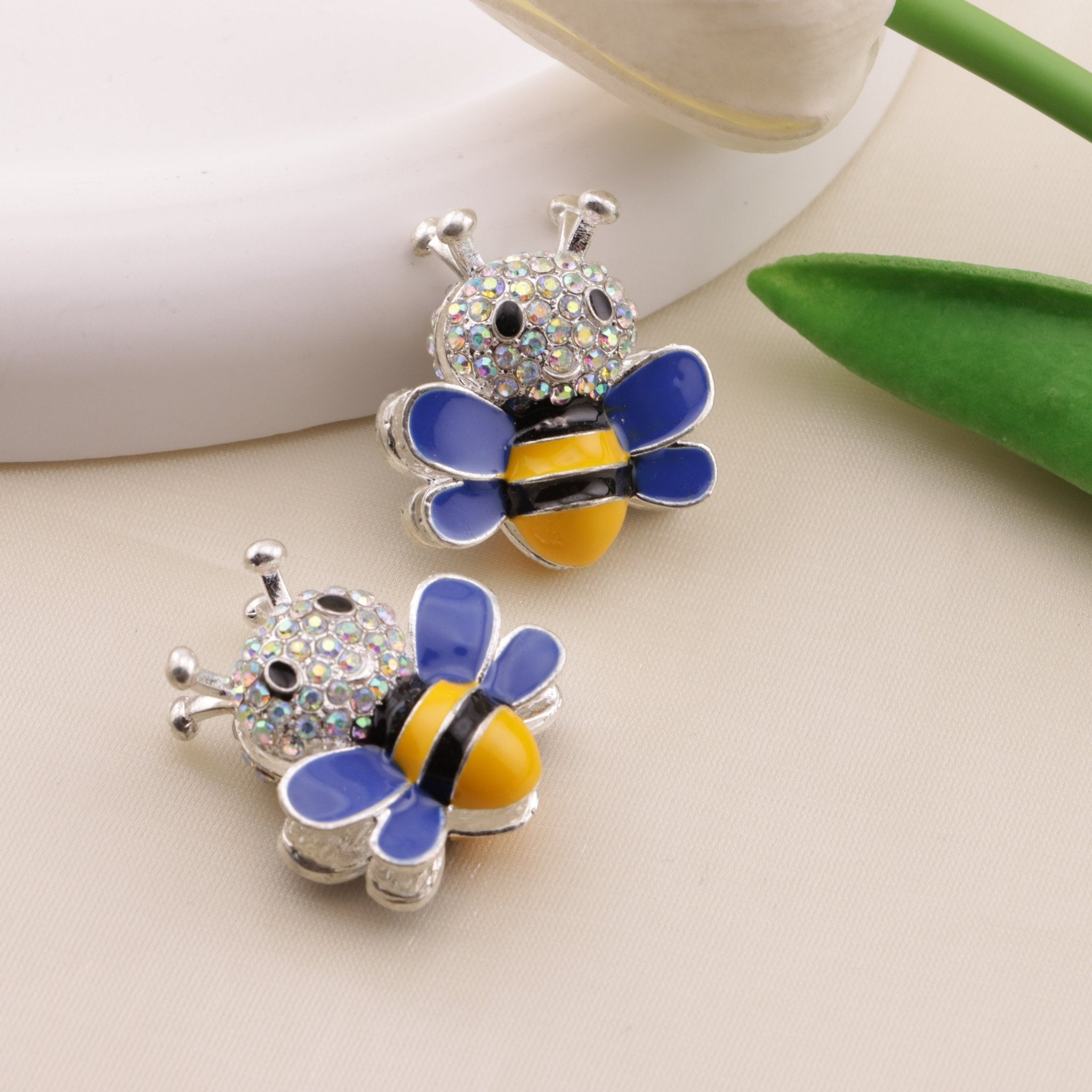 FS6488- Approximately 2.9×2.5Cm Bee Four-Hole Alloy Beads Zoe's DIY Shop