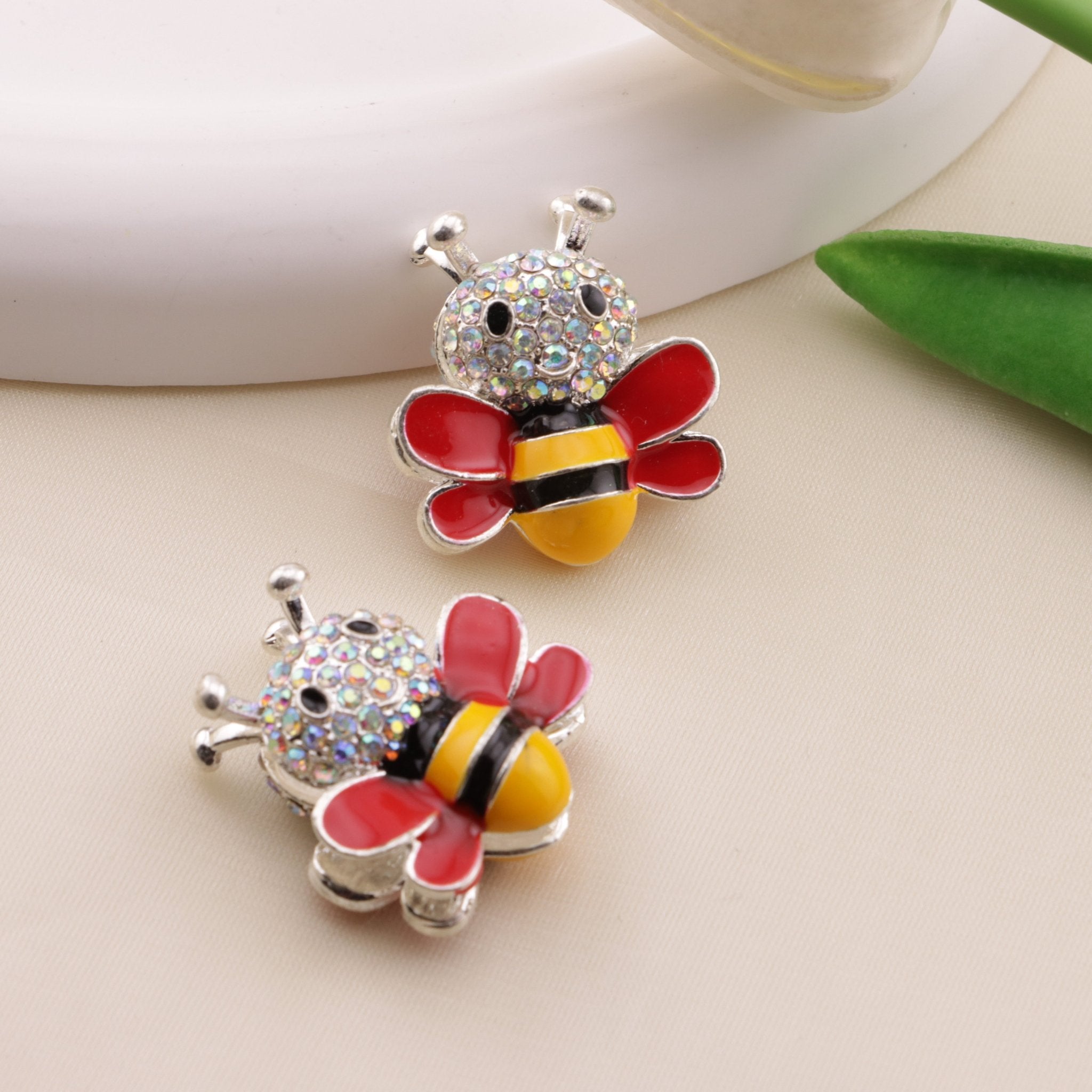 FS6488- Approximately 2.9×2.5Cm Bee Four-Hole Alloy Beads Zoe's DIY Shop