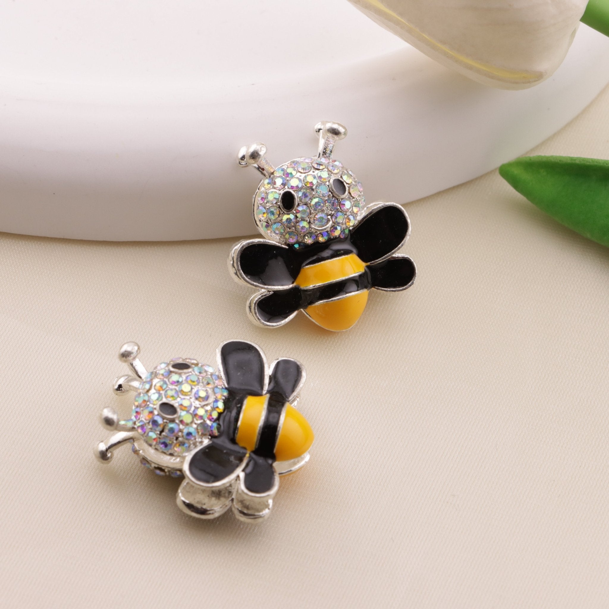 FS6488- Approximately 2.9×2.5Cm Bee Four-Hole Alloy Beads Zoe's DIY Shop
