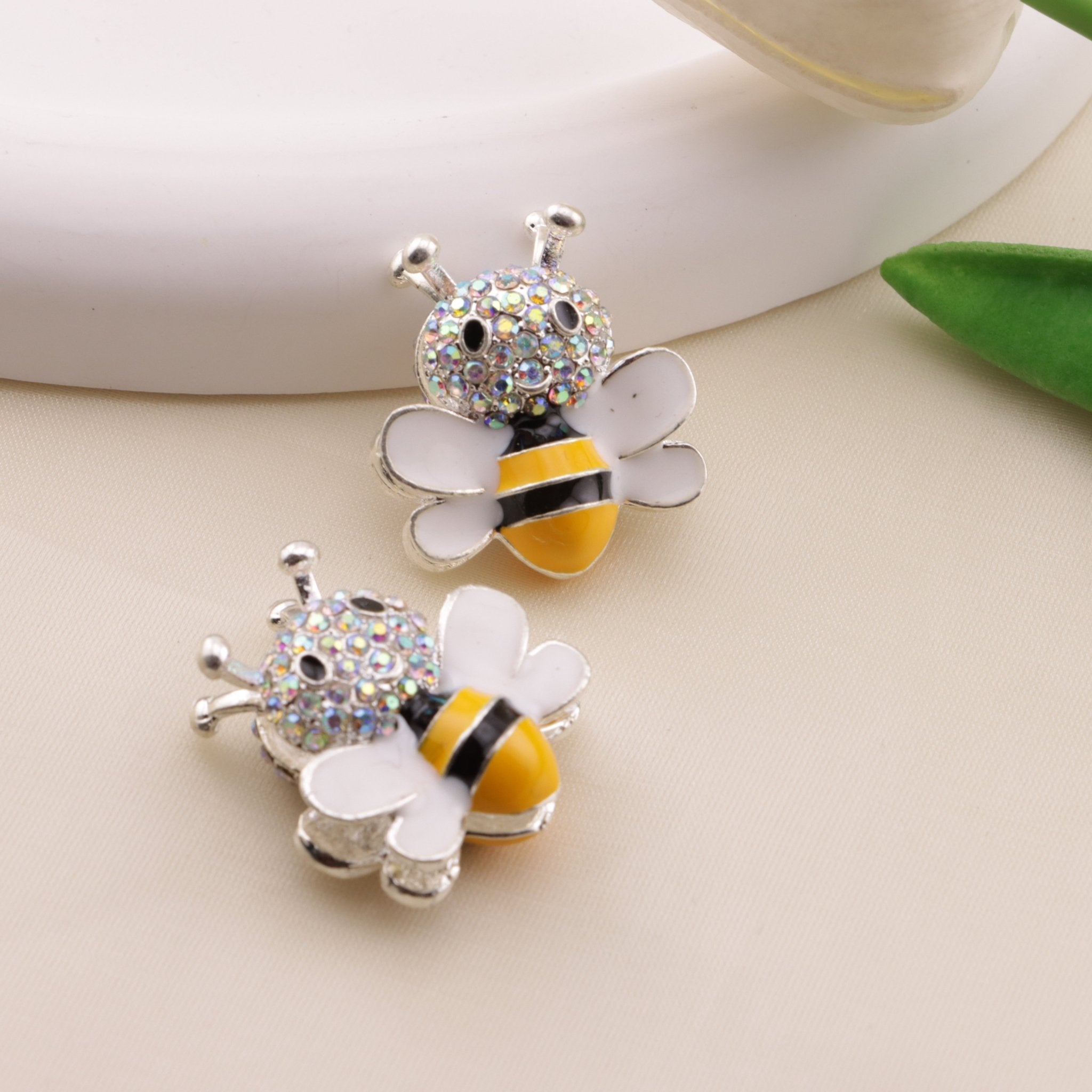 FS6488- Approximately 2.9×2.5Cm Bee Four-Hole Alloy Beads Zoe's DIY Shop