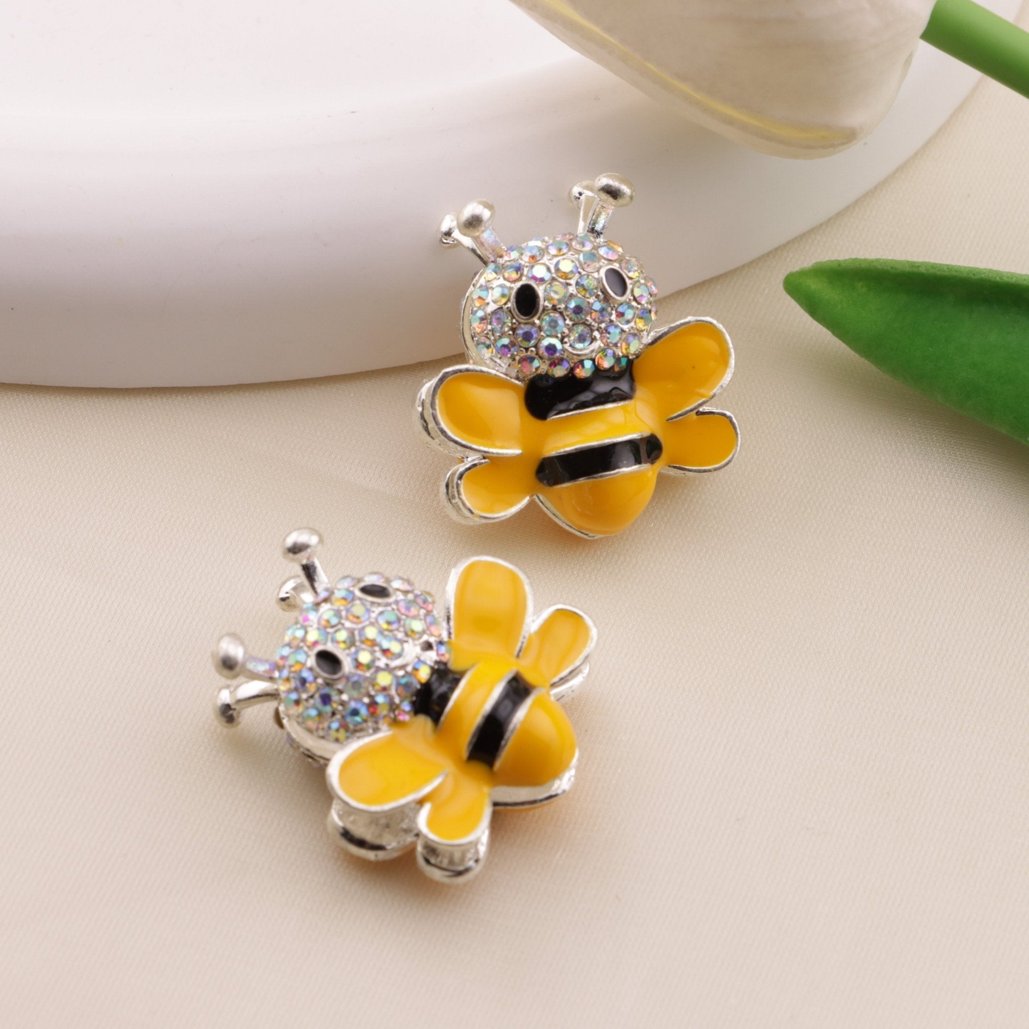 FS6488- Approximately 2.9×2.5Cm Bee Four-Hole Alloy Beads Zoe's DIY Shop