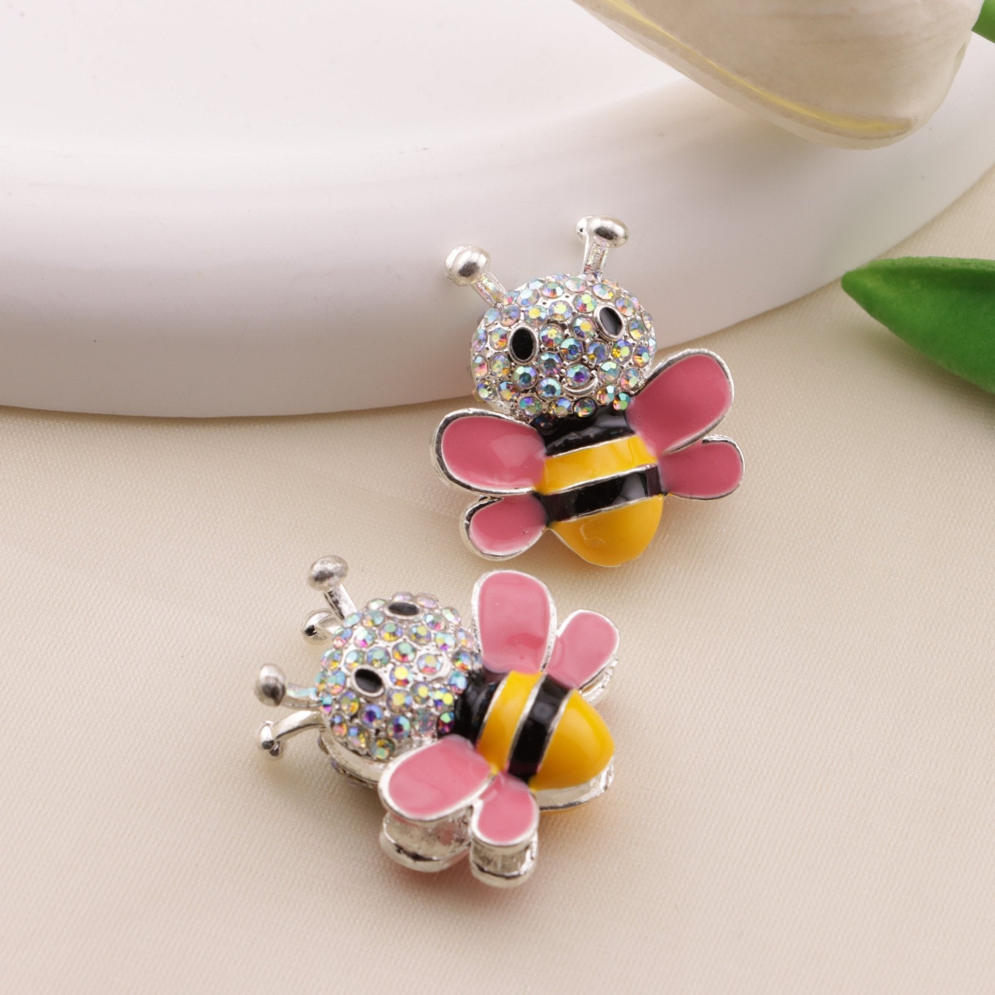 FS6488- Approximately 2.9×2.5Cm Bee Four-Hole Alloy Beads Zoe's DIY Shop