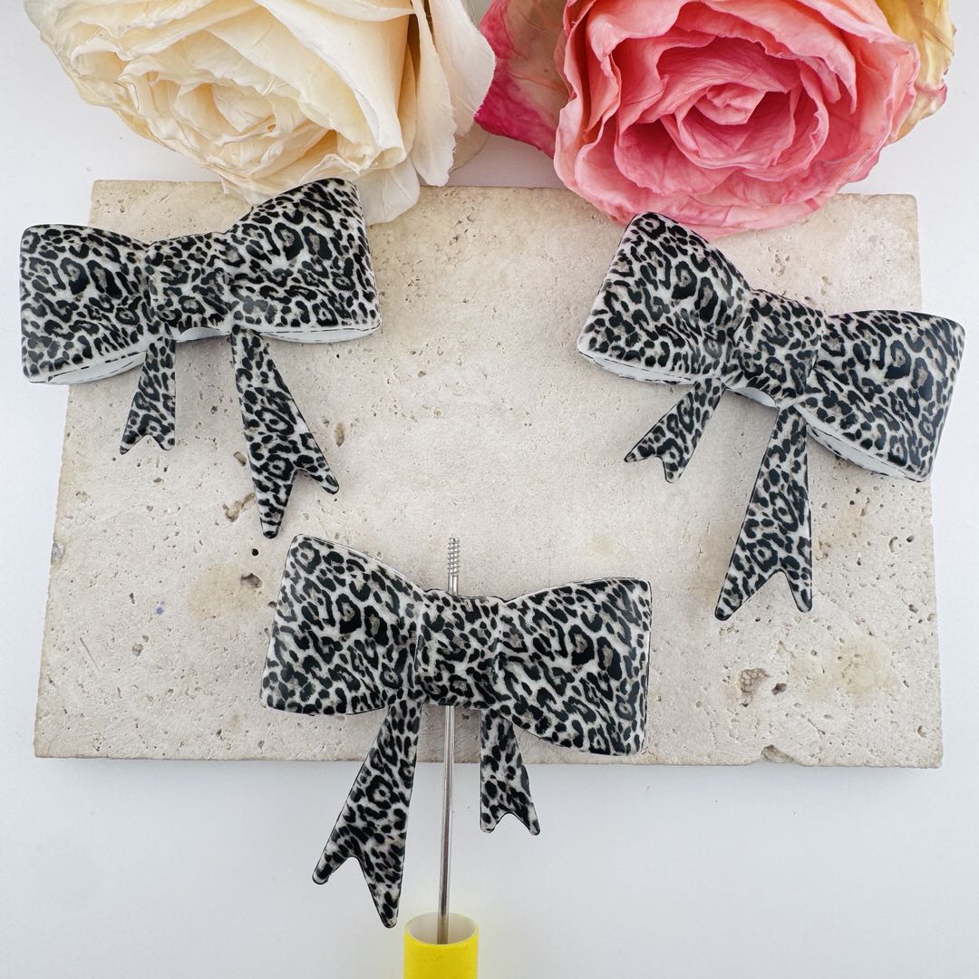 FS19624-About 50*60mm Leopard Print Silicone Focal Bow Beads