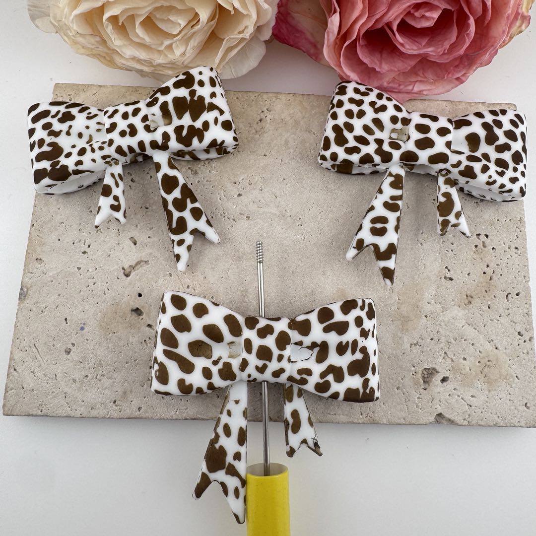FS19630-About 50*60mm Leopard Print Silicone Focal Bow Beads