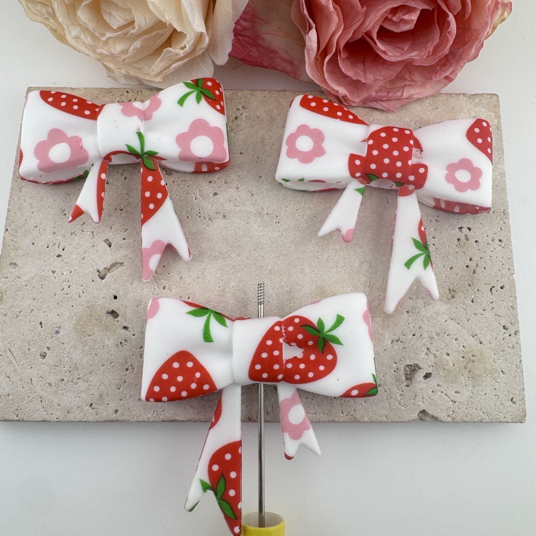 FS19605-About 50*60mm Strawberry Silicone Focal Beads