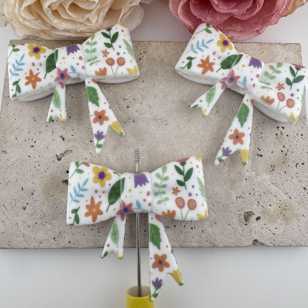 FS19621-About 50*60mm Leaves Silicone Focal Bow Beads