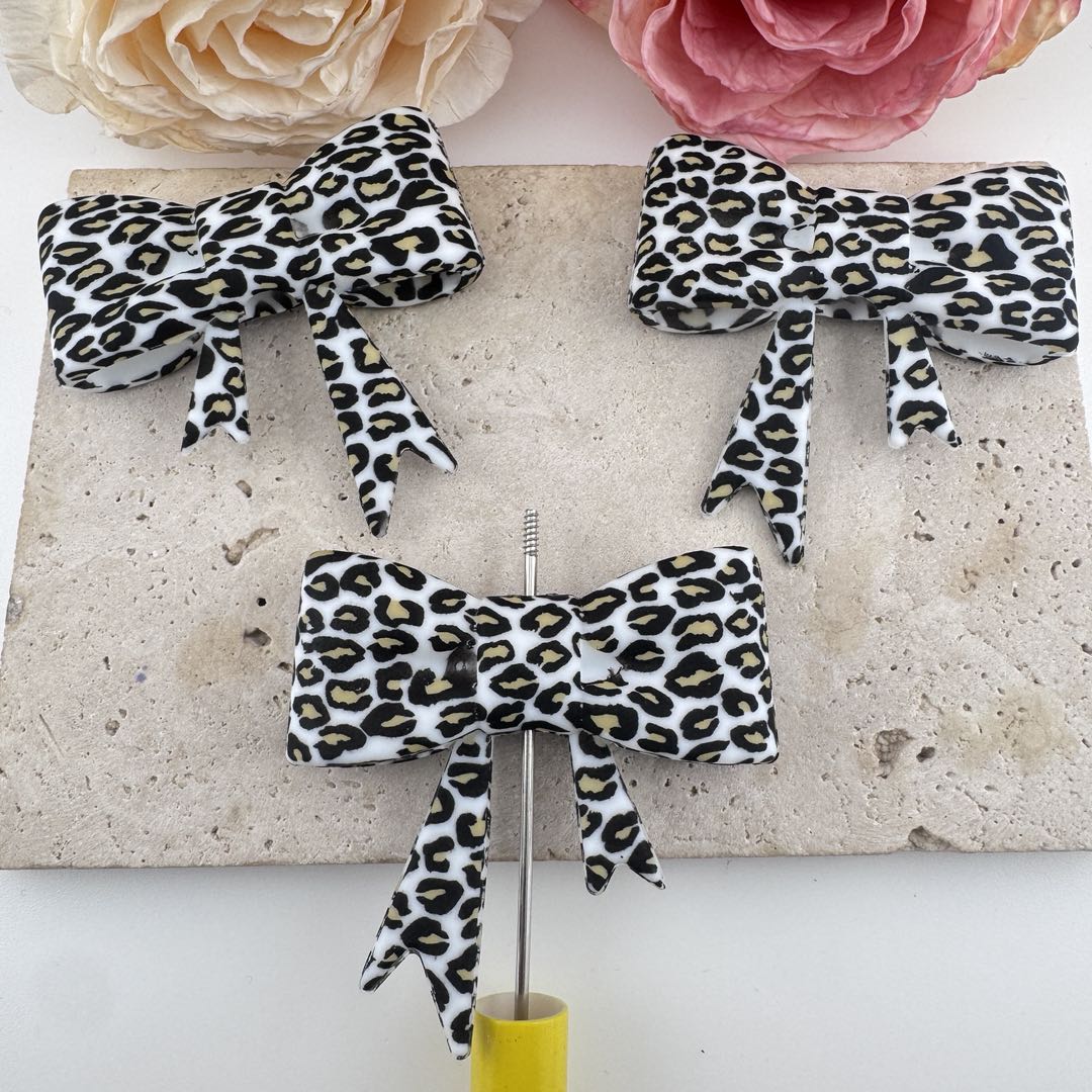 FS19620-About 50*60mm Leopard Print Silicone Focal Bow Beads