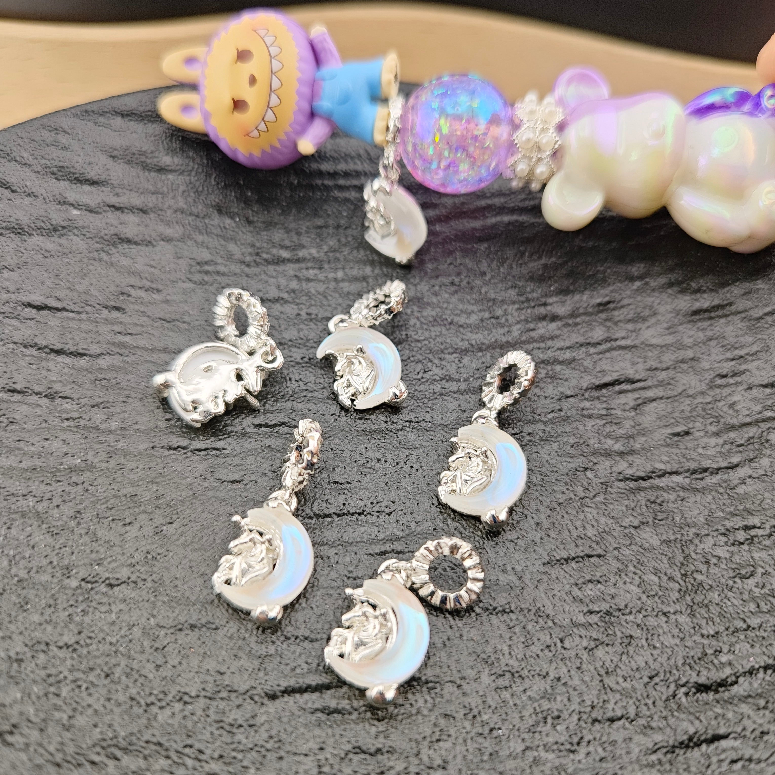 FS2854- 5PCS Moon and Horse Spacers Charms