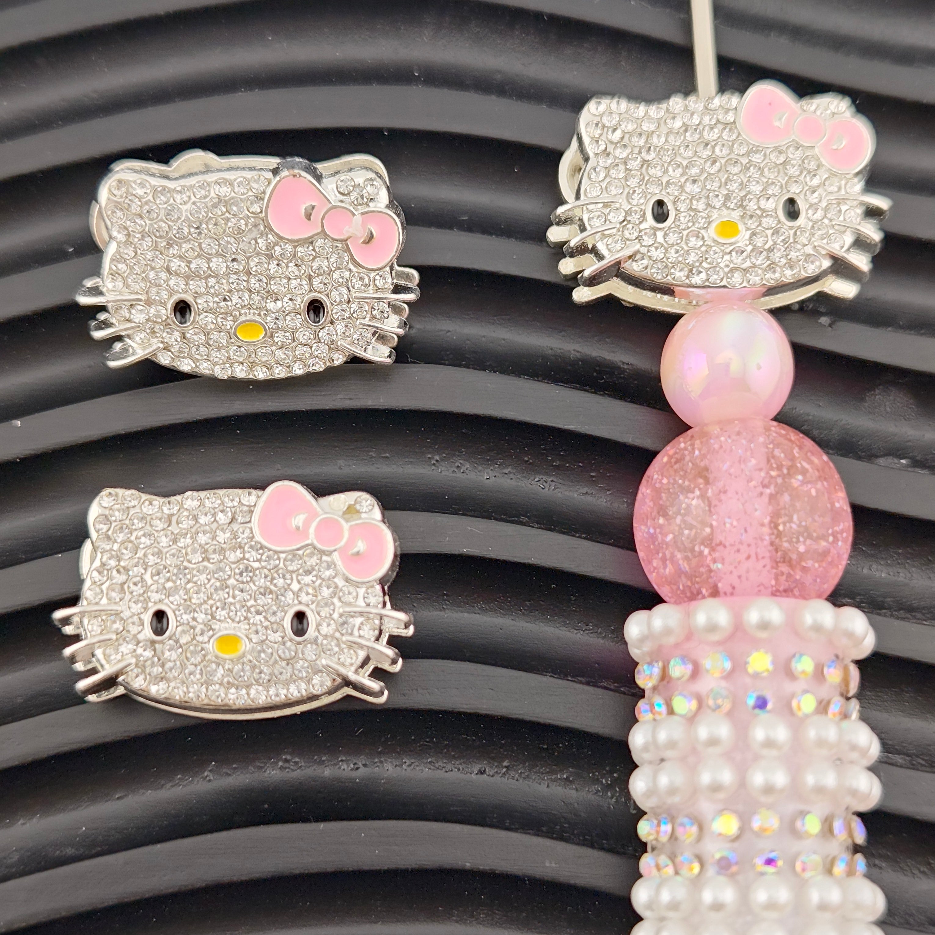 FS2956- 2 Pieces Diamonds HK Kitty Head Alloy Beads